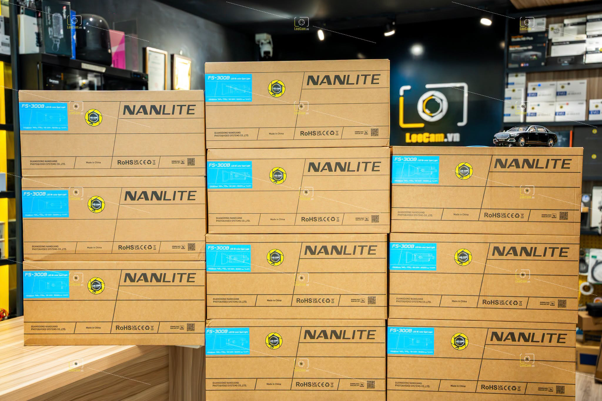 (flash sale) Nanlite FS-300B LED Bi-Color Monolight
