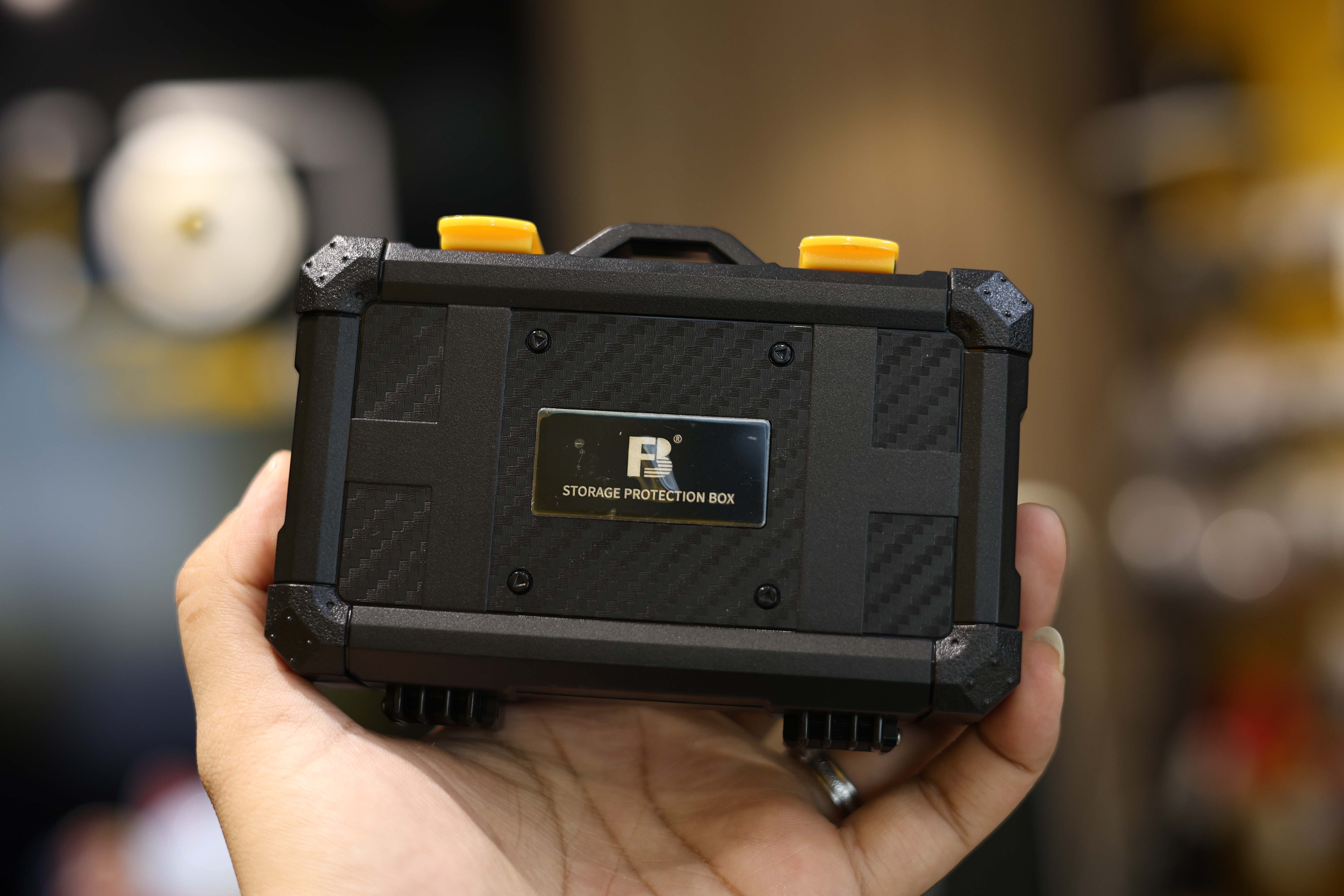 Hộp đựng đựng bảo vệ thẻ nhớ và pin máy ảnh FB