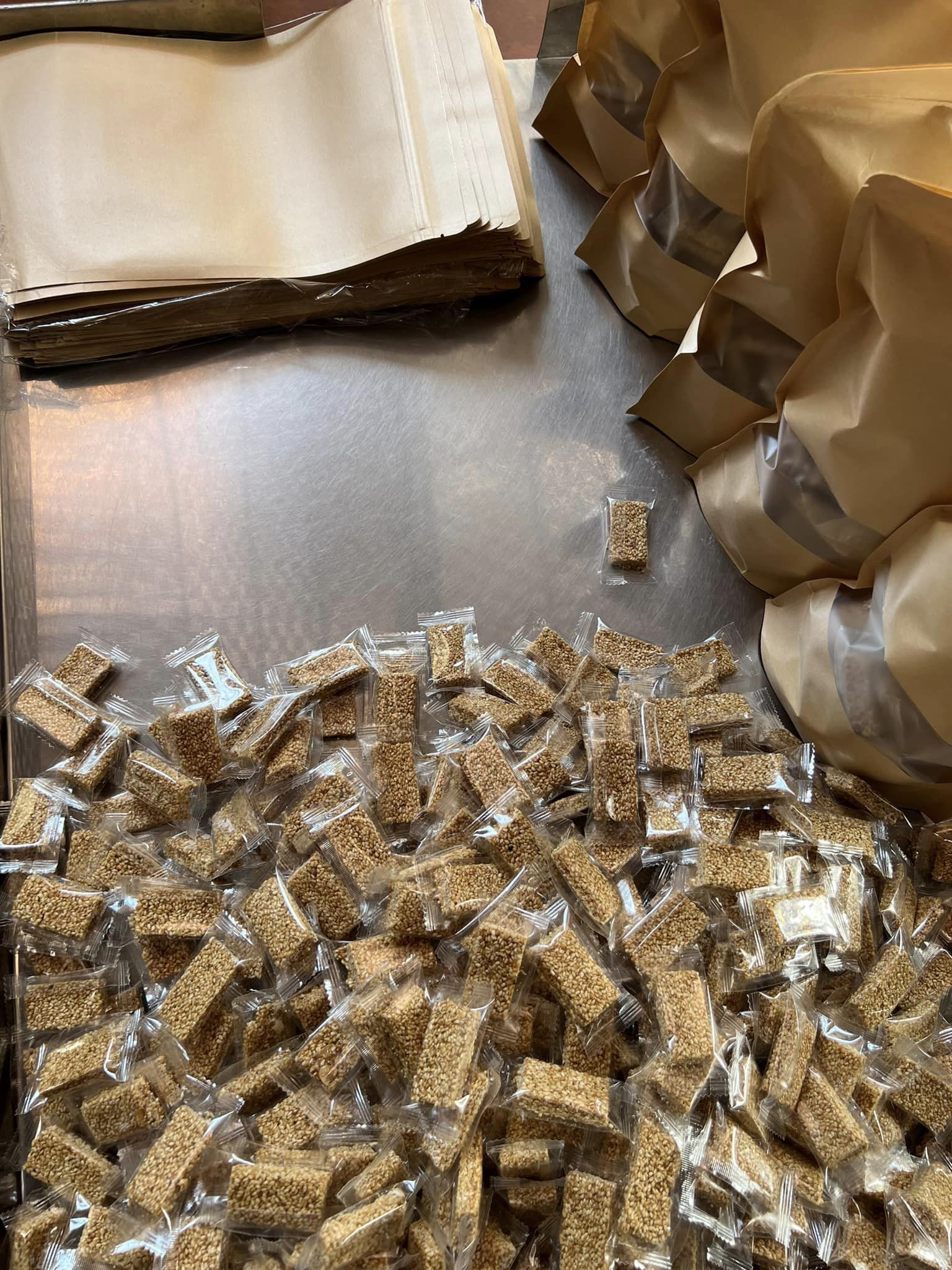 Kẹo mè/vừng vàng  hạt thuần chủng 500gr