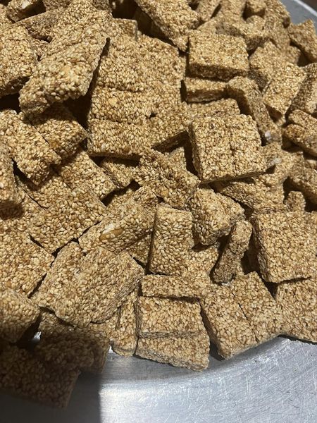 Kẹo mè/vừng vàng  hạt thuần chủng 500gr