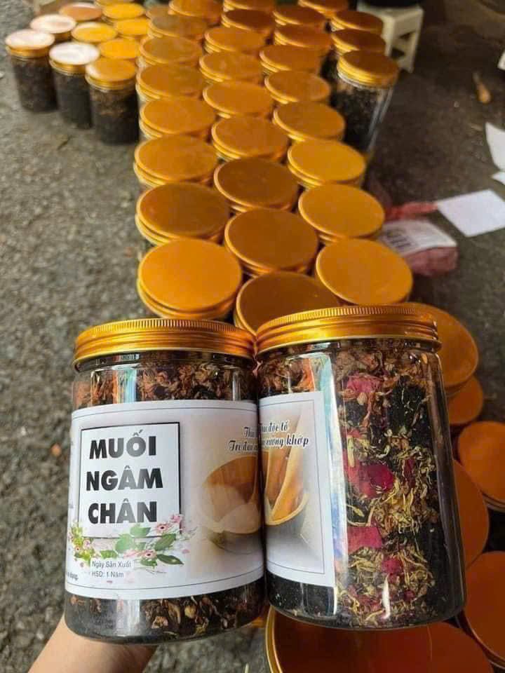 Muối thảo dược ngâm chân.