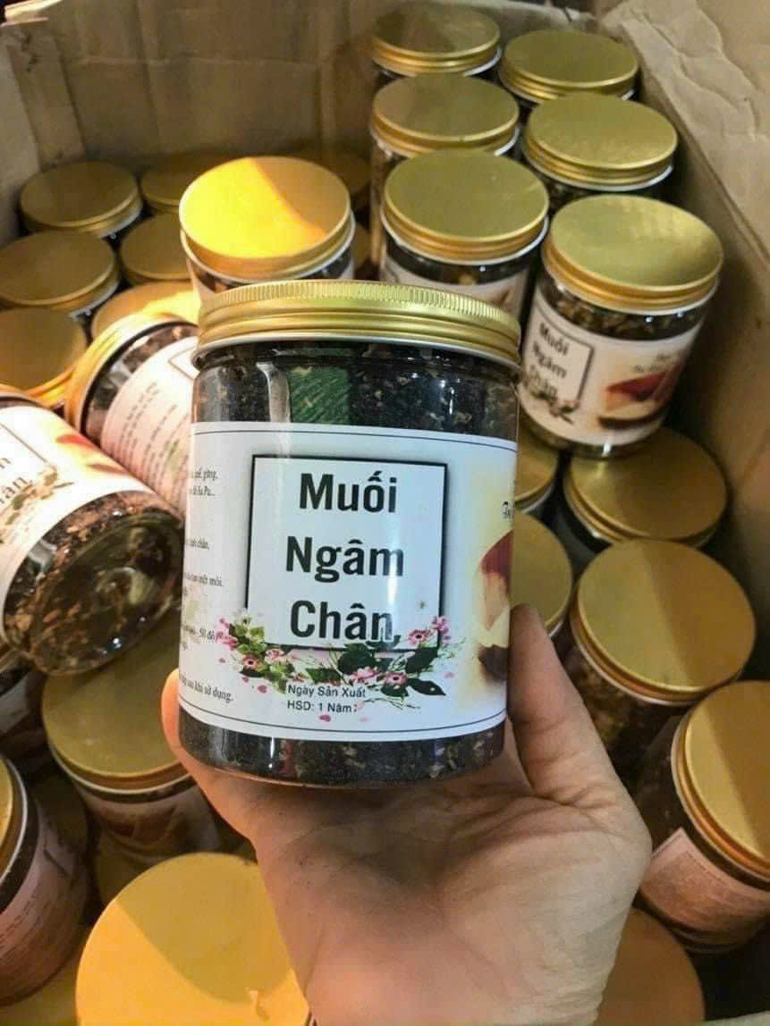 Muối thảo dược ngâm chân.