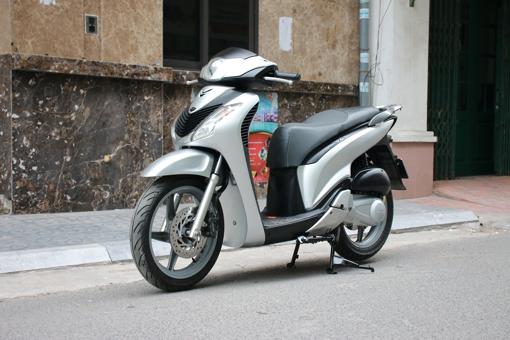 Honda SH 150i 8 năm tuổi biển ngũ quý 5 giá 600 triệu