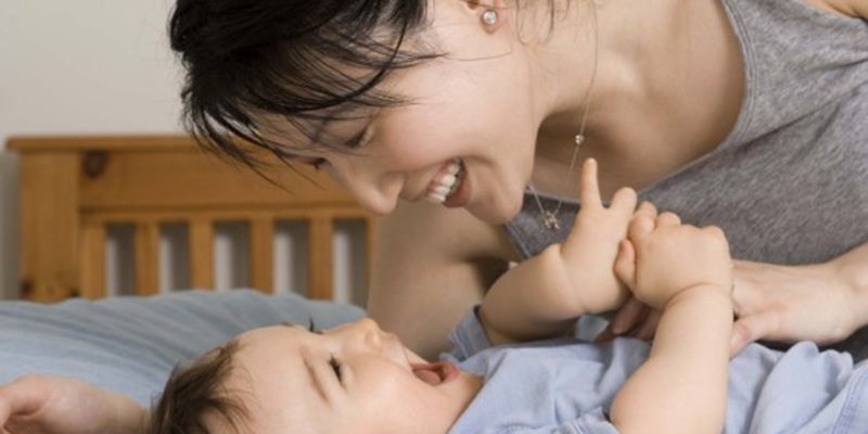 Giáo dục sớm cho trẻ giai đoạn từ 0 – 10 tháng tuổi mẹ chỉ cần vừa đủ Giáo dục sớm cho trẻ giai đoạn từ 0 – 10 tháng tuổi mẹ chỉ cần vừa đủ