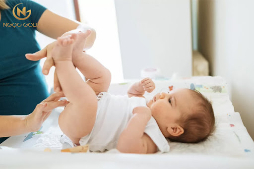 Dấu hiệu, nguyên nhân trẻ hăm tã nổi mụn và cách chữa kịp thời Dấu hiệu, nguyên nhân trẻ hăm tã nổi mụn và cách chữa kịp thời