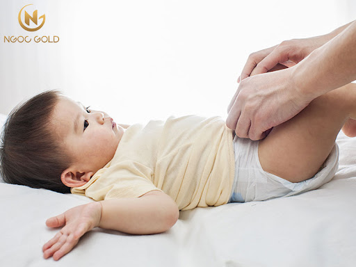 Hướng dẫn mẹ cách dùng bỉm POPOLINI cho trẻ sơ sinh Hướng dẫn mẹ cách dùng bỉm POPOLINI cho trẻ sơ sinh
