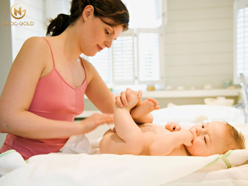 Những dấu hiệu bé bị hăm tã và biện pháp xử lý khi bé bị hăm tã Những dấu hiệu bé bị hăm tã và biện pháp xử lý khi bé bị hăm tã