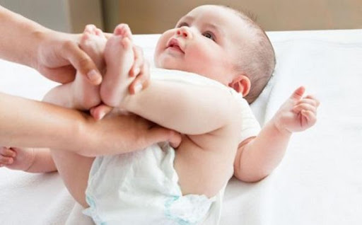 Bé bị hăm tã nổi mụn có nguy hiểm không? Giải đáp từ chuyên gia Bé bị hăm tã nổi mụn có nguy hiểm không? Giải đáp từ chuyên gia
