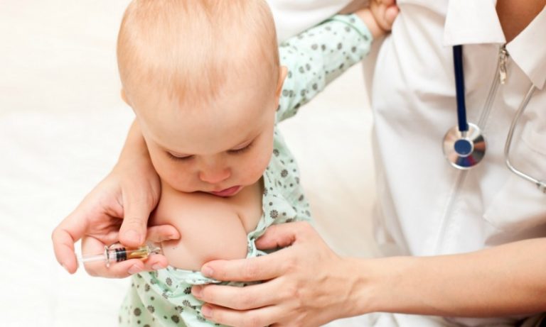 Mũi tiêm đầu tiên của bé sau sinh – Tiêm vắc-xin phòng lao BCG Mũi tiêm đầu tiên của bé sau sinh – Tiêm vắc-xin phòng lao BCG
