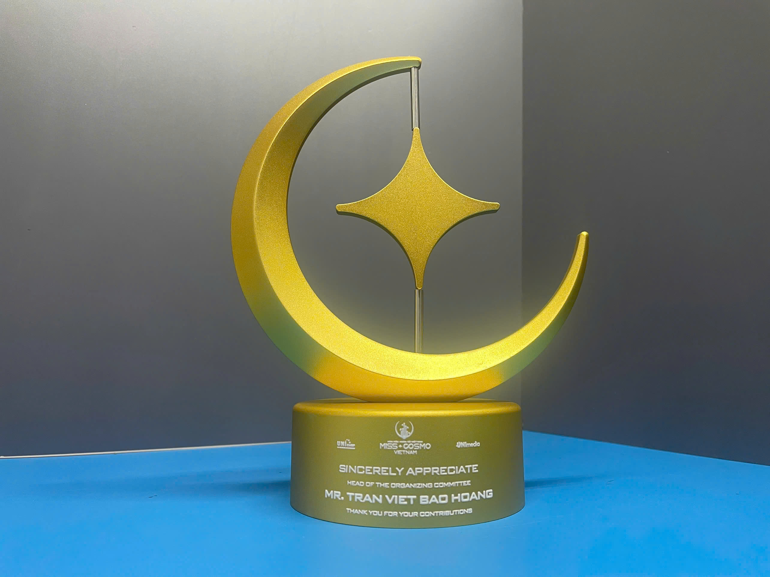 cup-hoa-hau-sang-trong