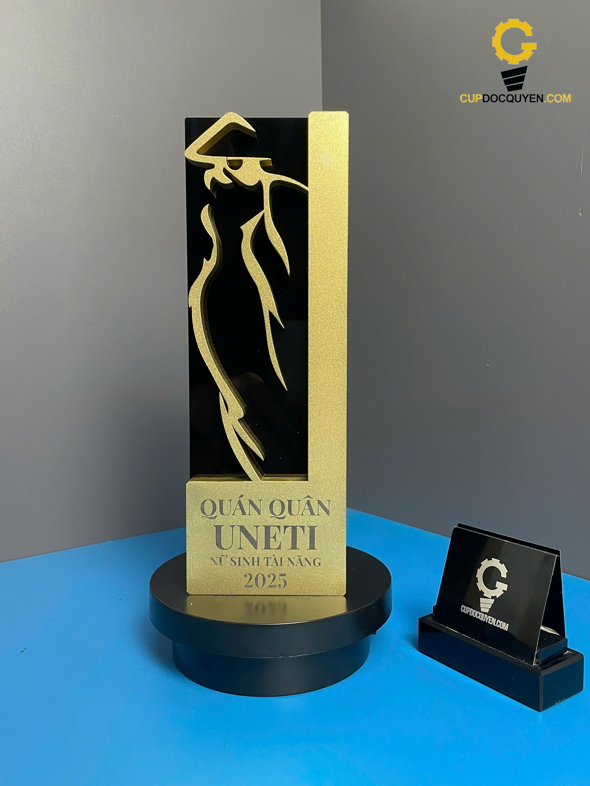 cup-hoa-hau-thiet-ke-rieng