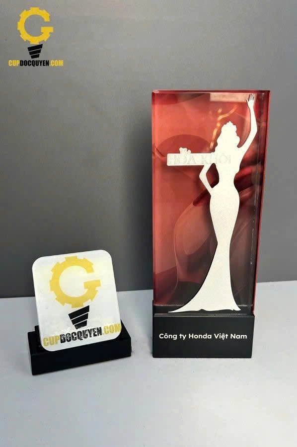 cup-hoa-hau-thiet-ke-rieng