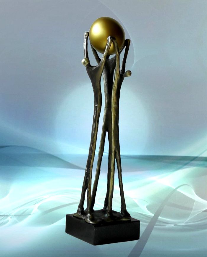 cup-vinh-danh-bat-dong-san