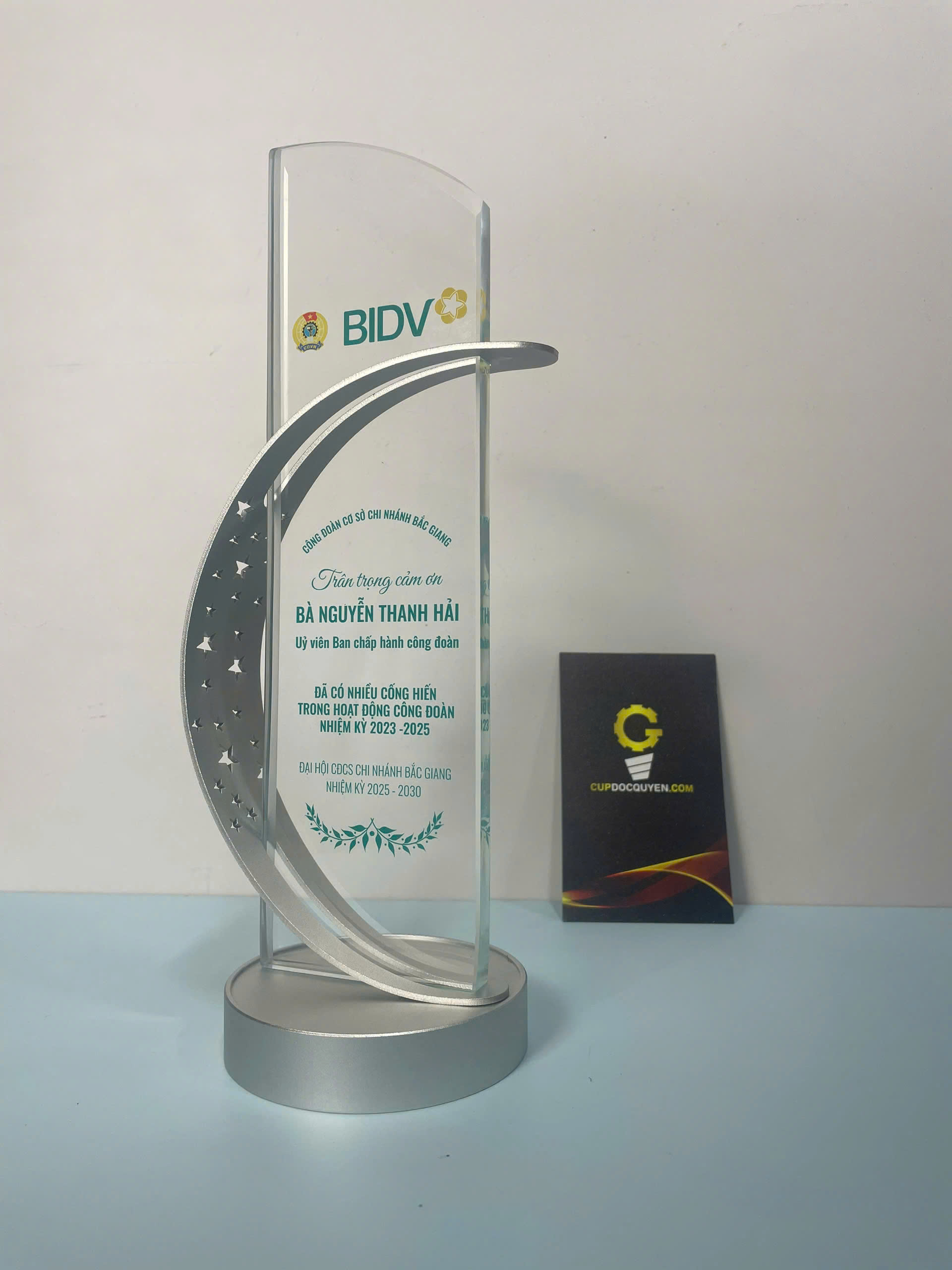 cup-vinh-danh-cuoi-nam