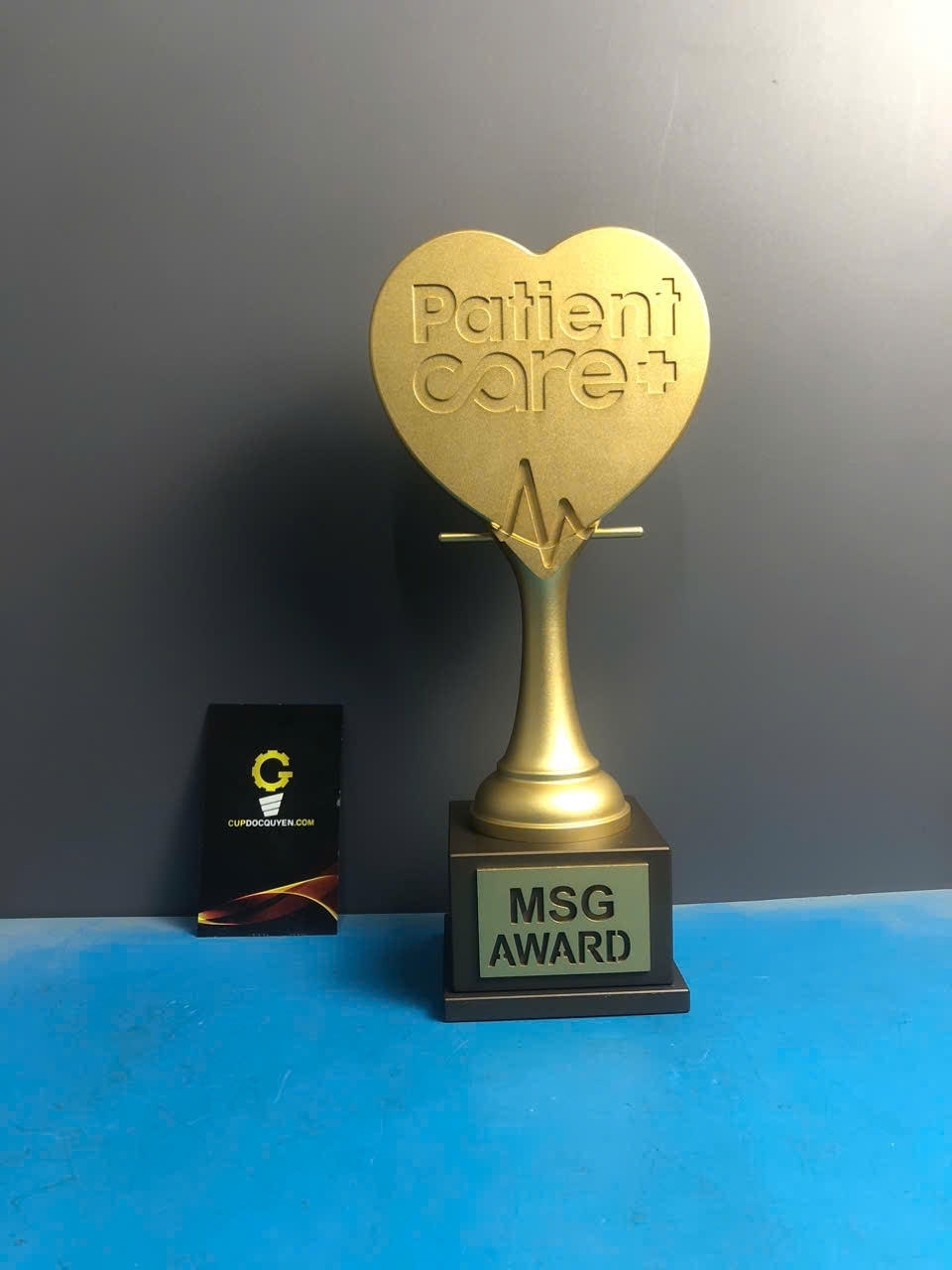 cup-vinh-danh-nganh-y-te