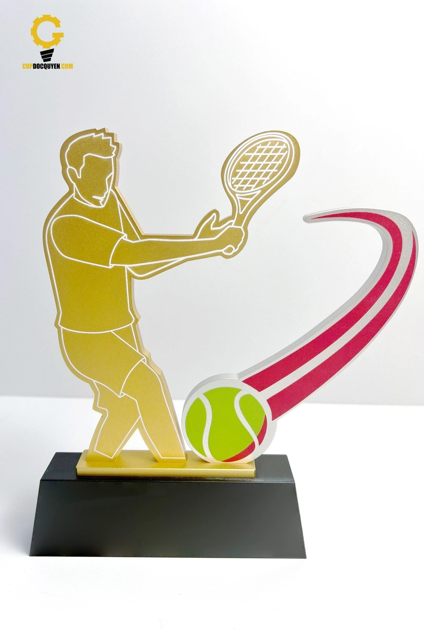 cúp vinh danh giải tennis