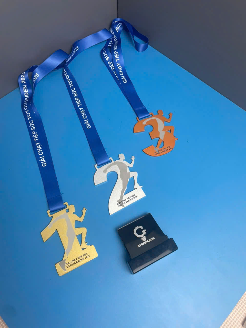 huy-chuong-trao-giai-marathon