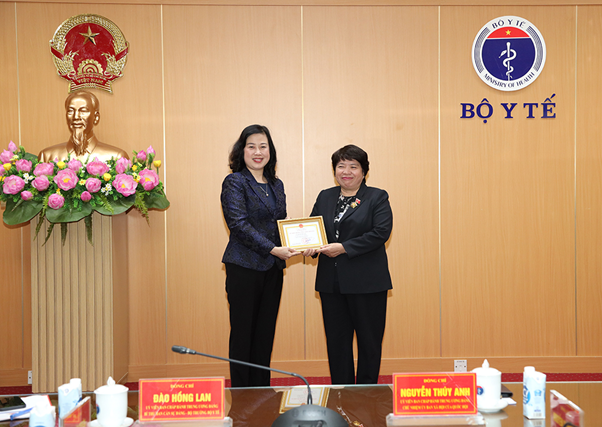 Kỷ niệm chương vì sự nghiệp y tế 3