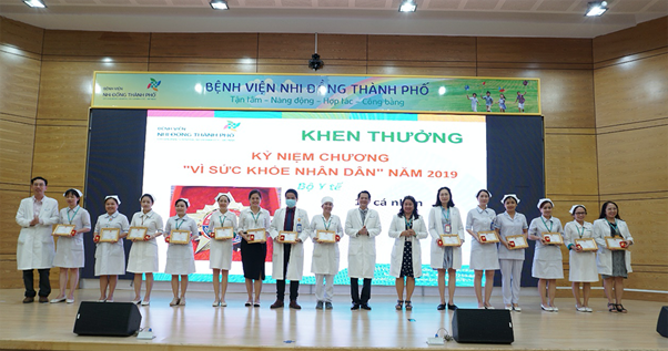 Kỷ niệm chương vì sự nghiệp y tế 4