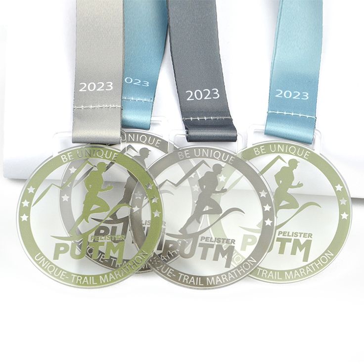 thiet-ke-huy-chuong-theo-concept-cong-ty