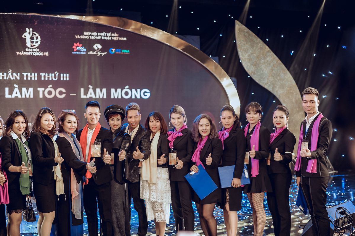 truyen-thong-sau-le-trao-giai