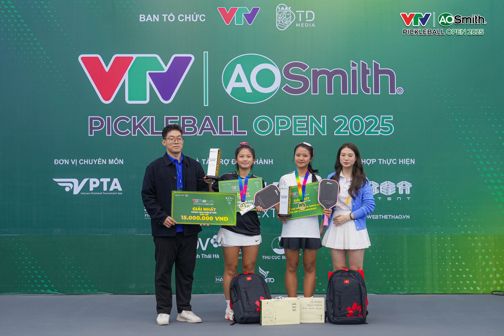 vinh-danh-trong-pickleball