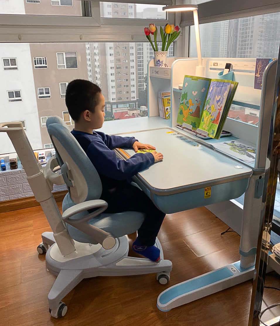 bộ bàn học thông minh chống gù chống cận kidsuni