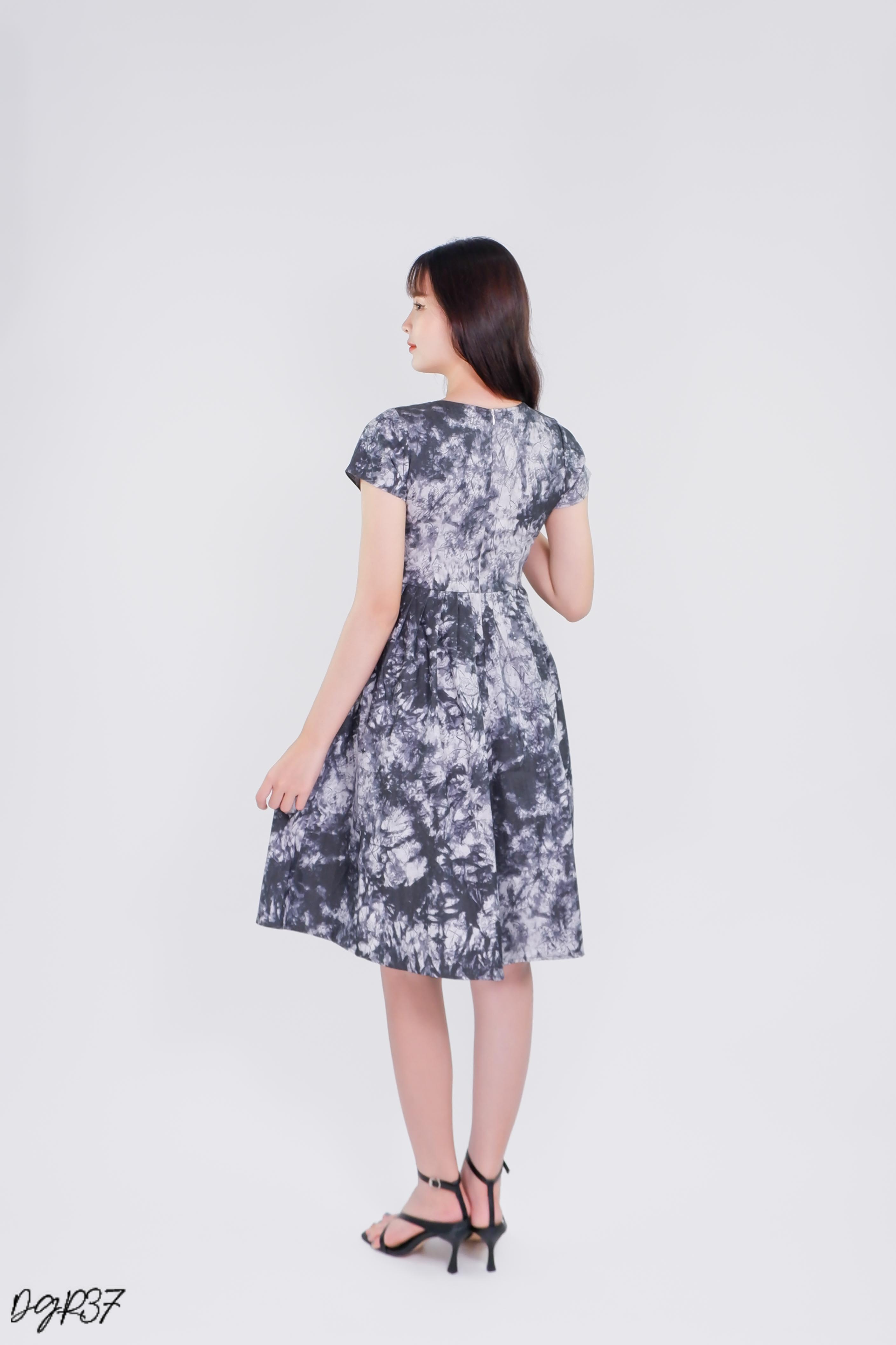 Đầm Thun Xòe Hoa Trắng Đen XK ĐGR37