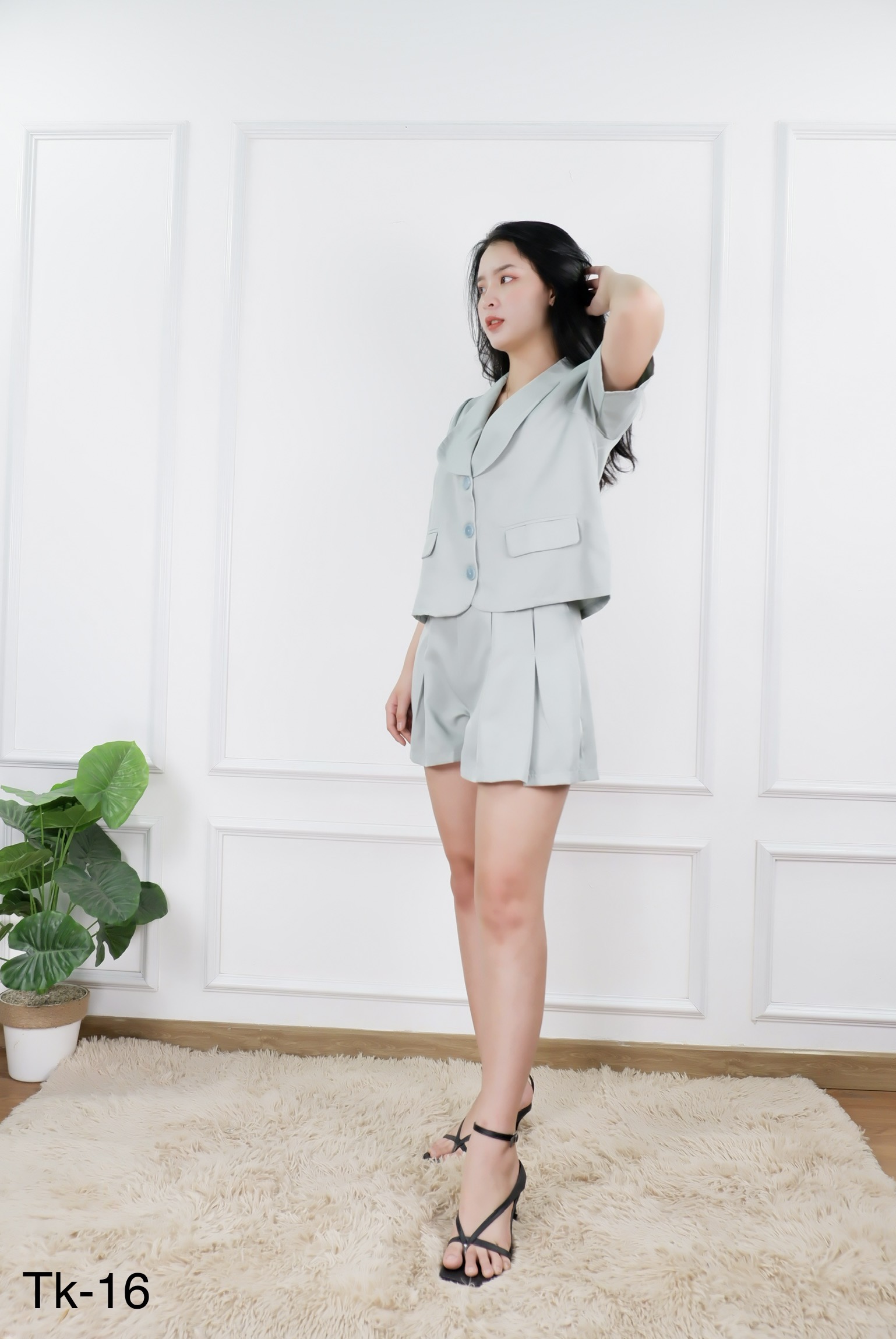 Set vest nữ áo croptop cổ sam cài nút có túi giả ở eo, quần đùi phồng có túi hai bên hàng thiết kế V Fashion TK16