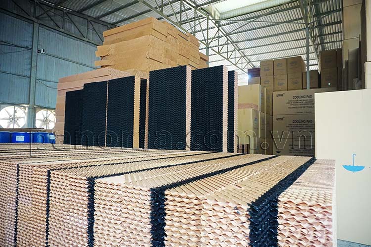 tấm làm mát tại nhà máy sản xuất
