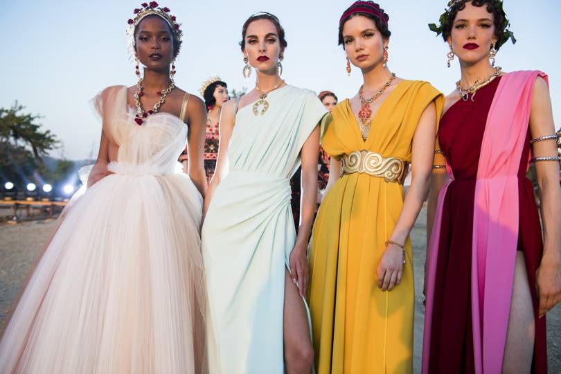 Aphrodite gợi cảm, Hera sắc xảo, Athena quyền năng qua ngôn ngữ thời trang nhà Dolce&Gabbana