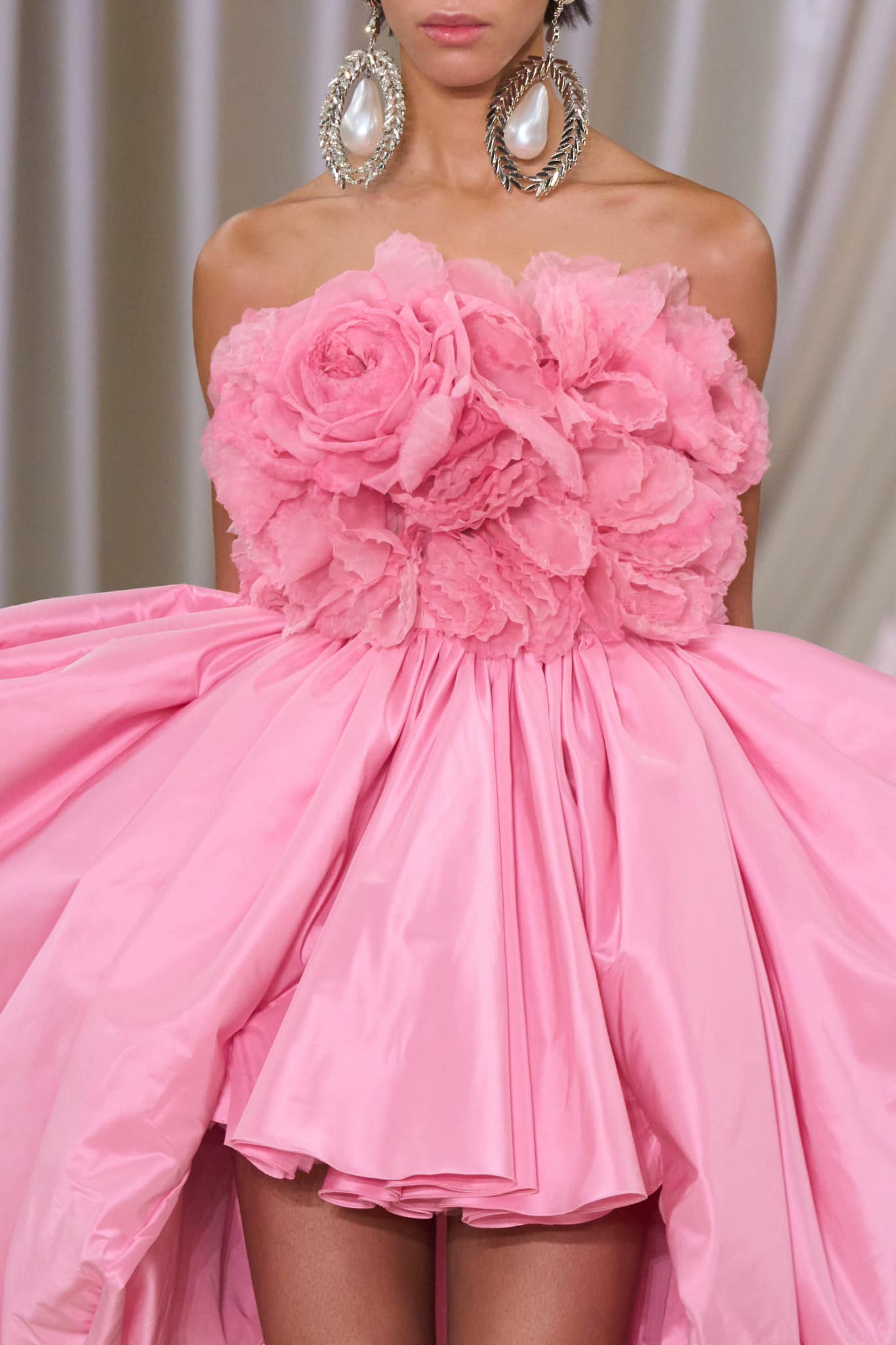 Sự quyến rũ đến từ Giambattista Valli Couture Spring 2023