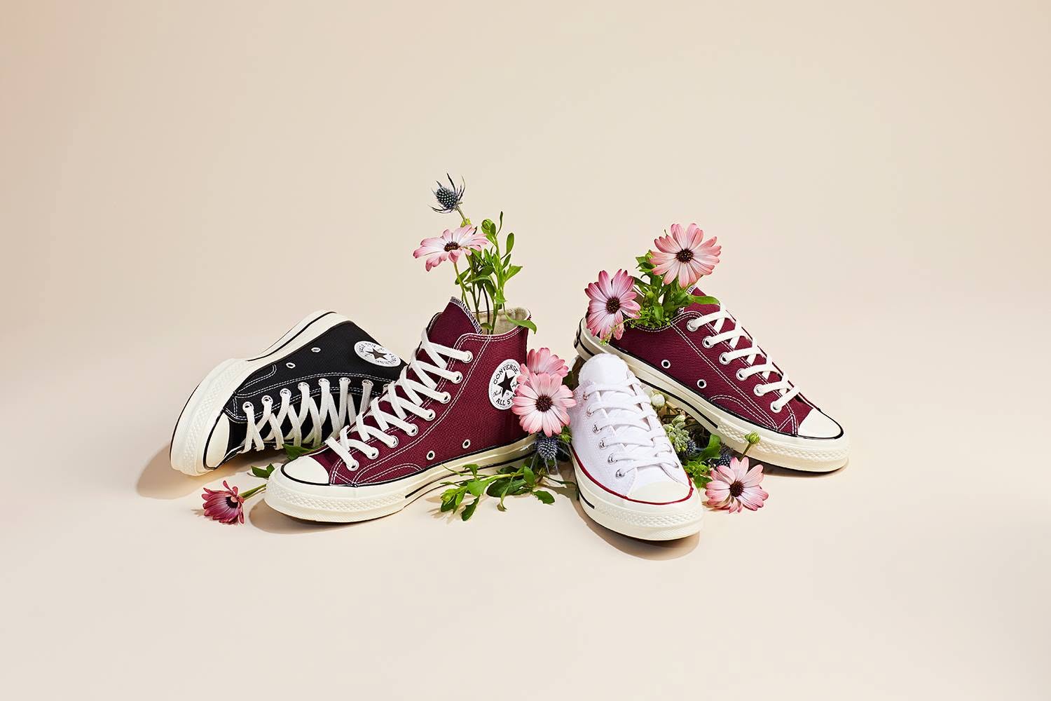 CONVERSE - 'Hành trình nhiệm màu của đôi sneaker huyền thoại'