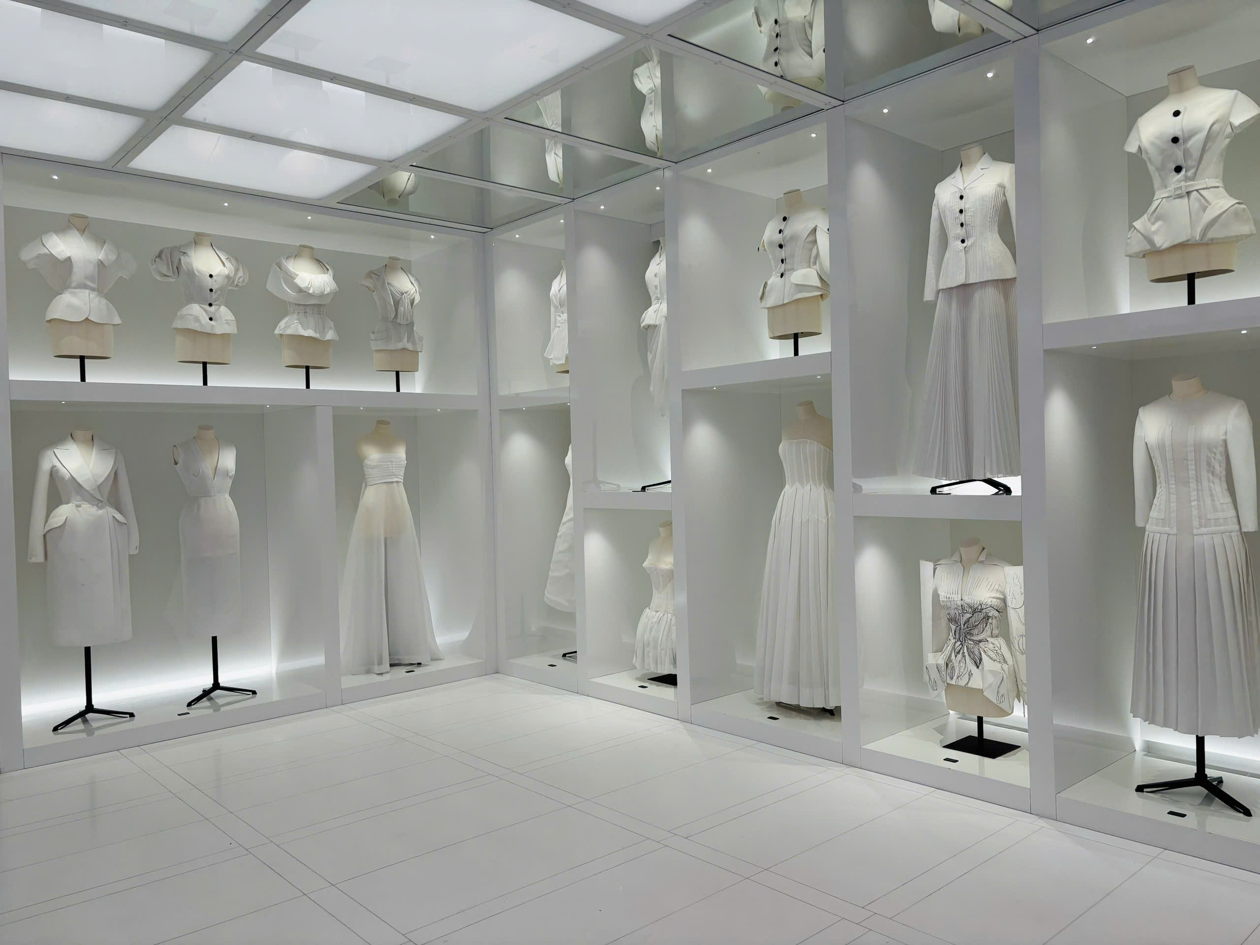 #exhibition Christian Dior x Peter Lindbergh - 'Cuộc Đối Thoại Giữa Hai Huyền Thoại'