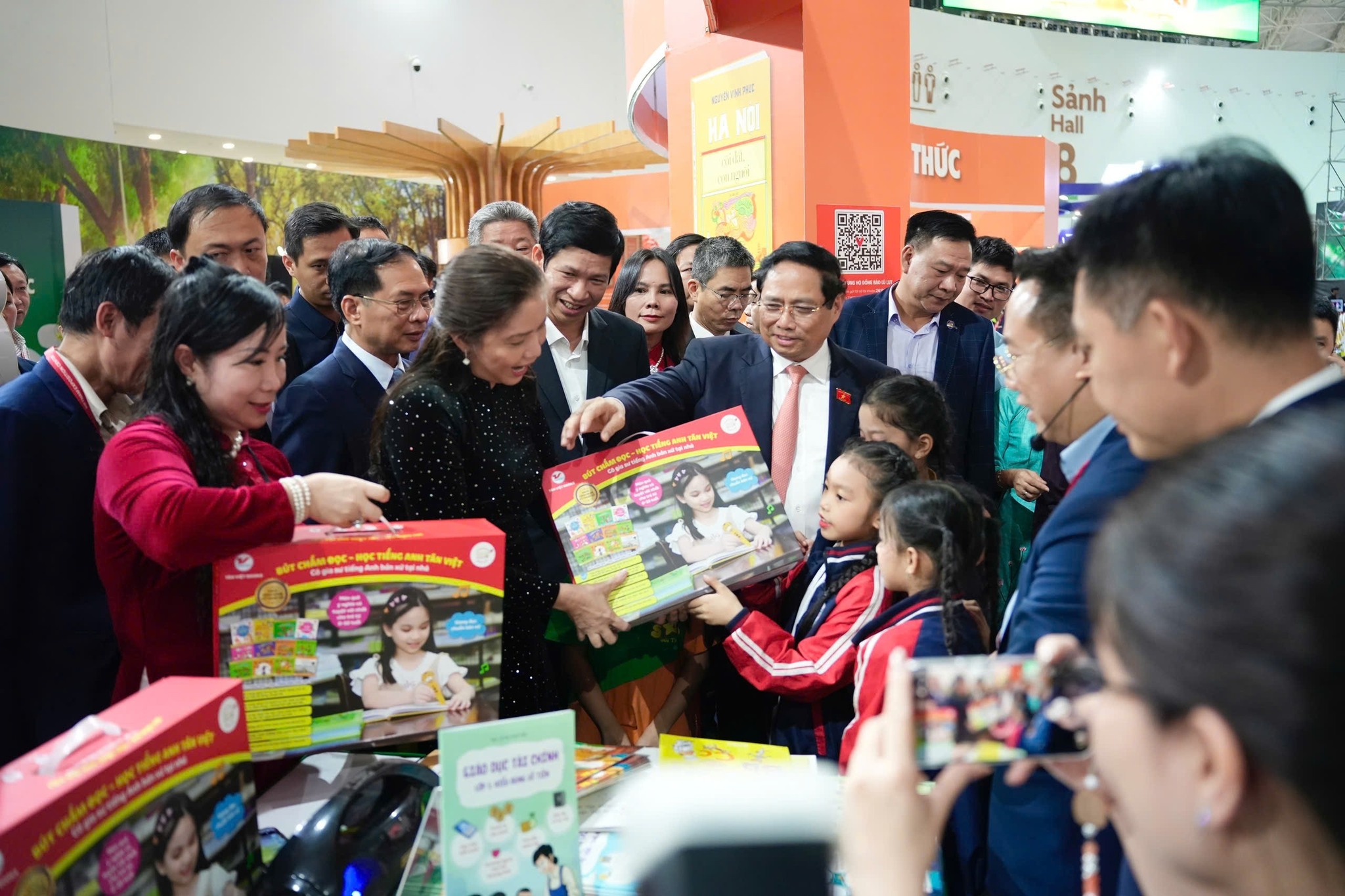 KẾT THÚC HỘI CHỢ MÙA THU 2025 – LỜI CẢM ƠN TỪ TÂN VIỆT BOOKS