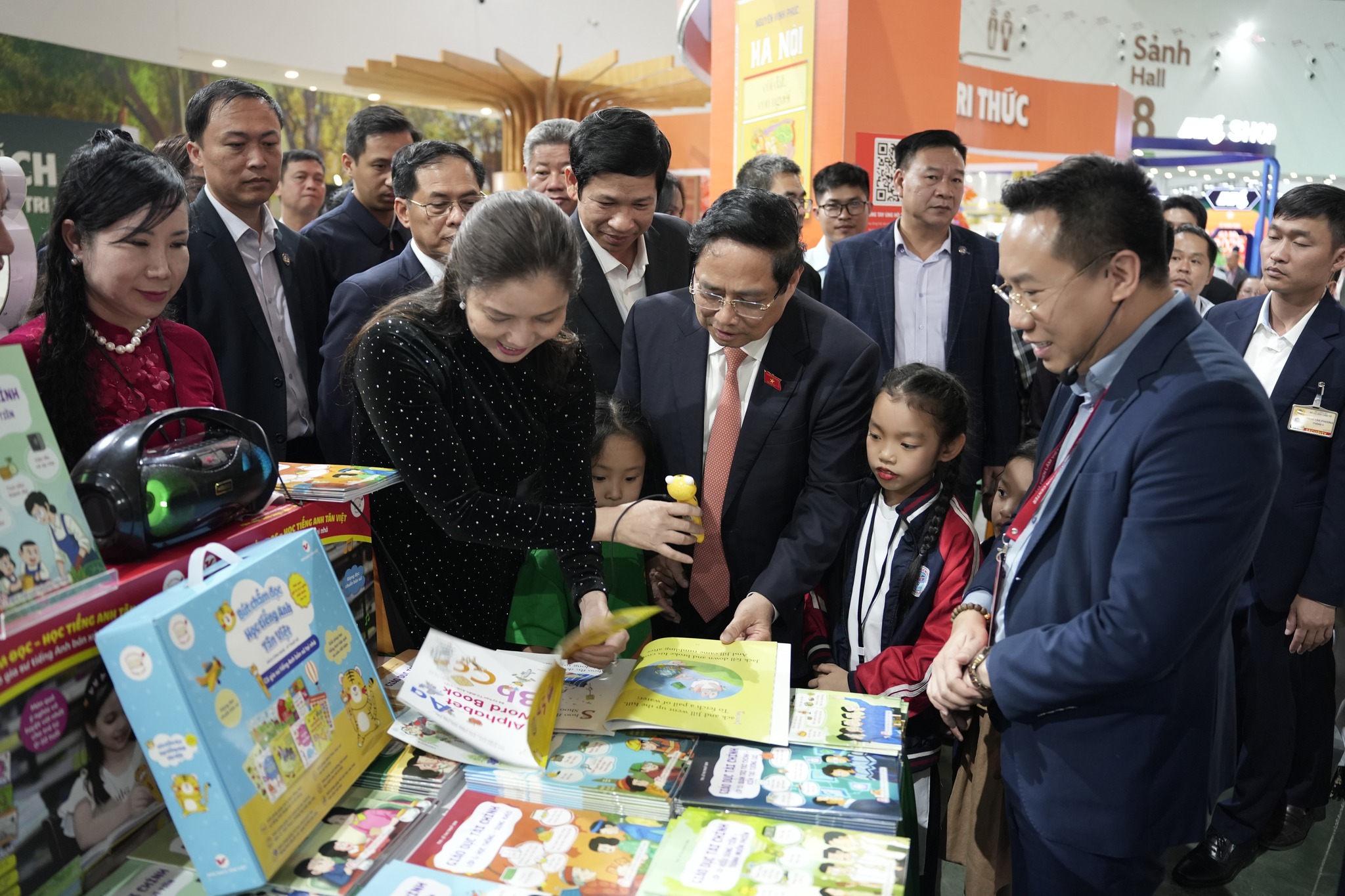 VINH DỰ LỚN LAO CỦA TÂN VIỆT BOOKS TẠI HỘI CHỢ MÙA THU 2025!