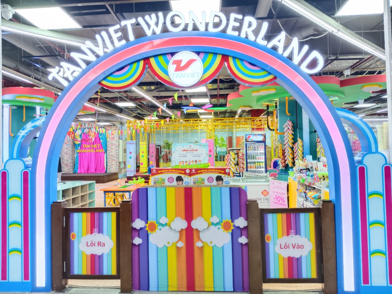 cổng Tân Việt Wonderland