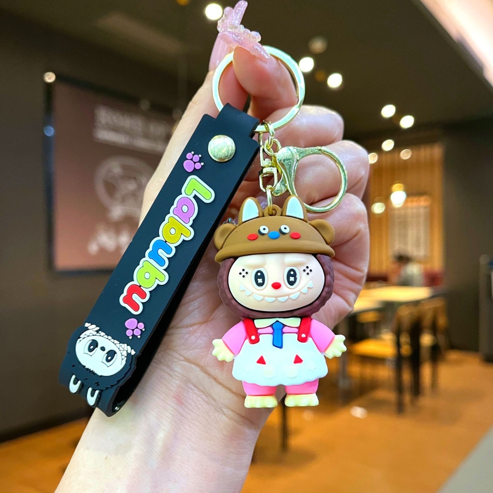Móc Khóa labubu mũ nâu váy hồng - Dây móc dài : 10cm - Mô Hình Cao : 6cm - Nặng : 50gram - No Box : bọc túi OPP K76-T6-S7