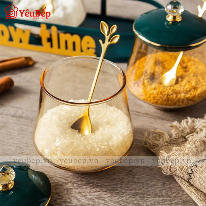 Set 4 Hũ Đựng Gia Vị Bằng Thủy Tinh Kèm Giá Treo Dán Tường