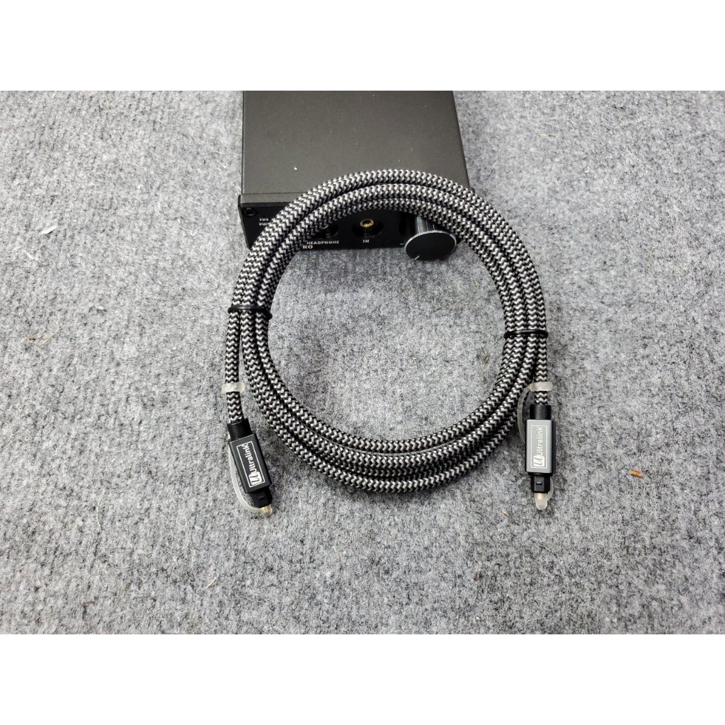 Dây Quang Optical Utralink Bãi Canada Dài 1.8m gẫy cao cấp có chiều mũi tên