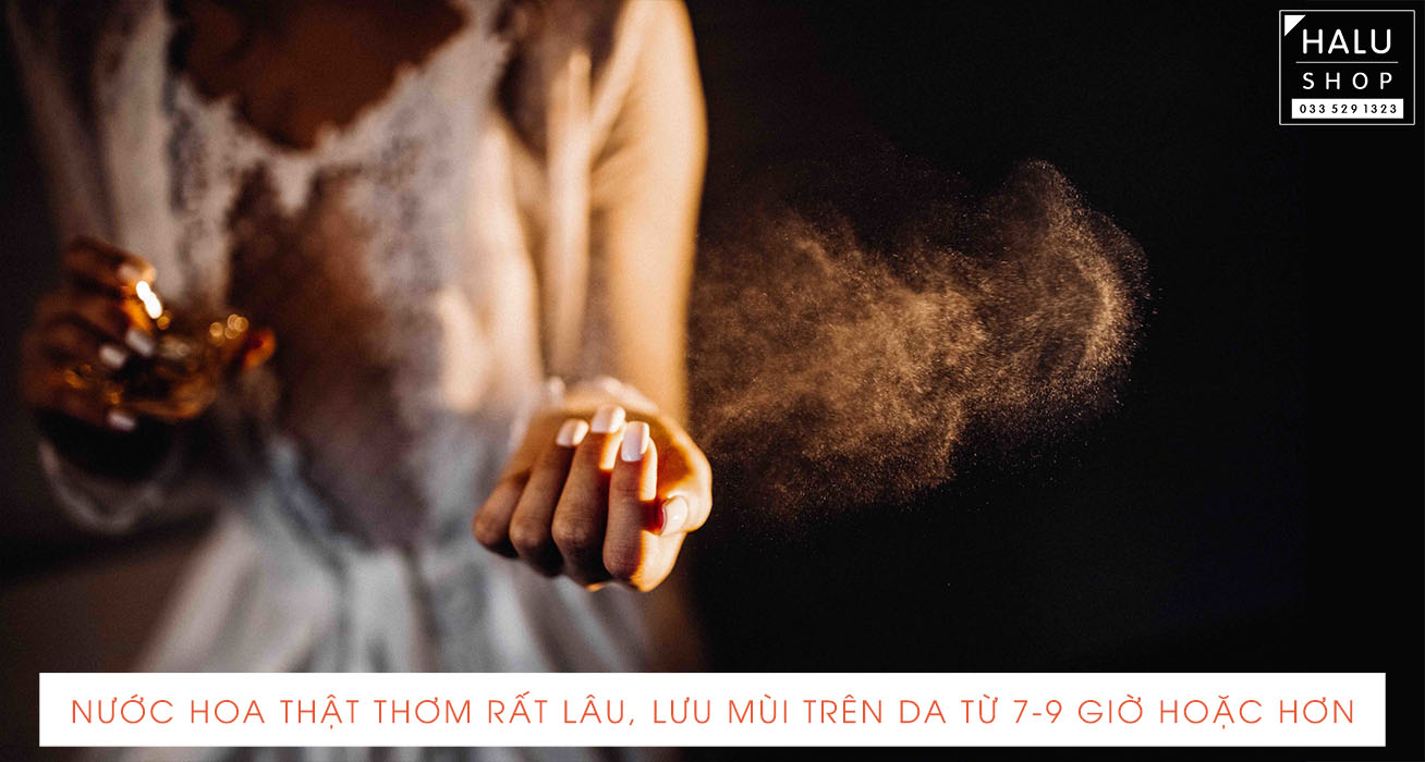 khi xịt hãy để ý mùi nước hoa có thơm lâu không