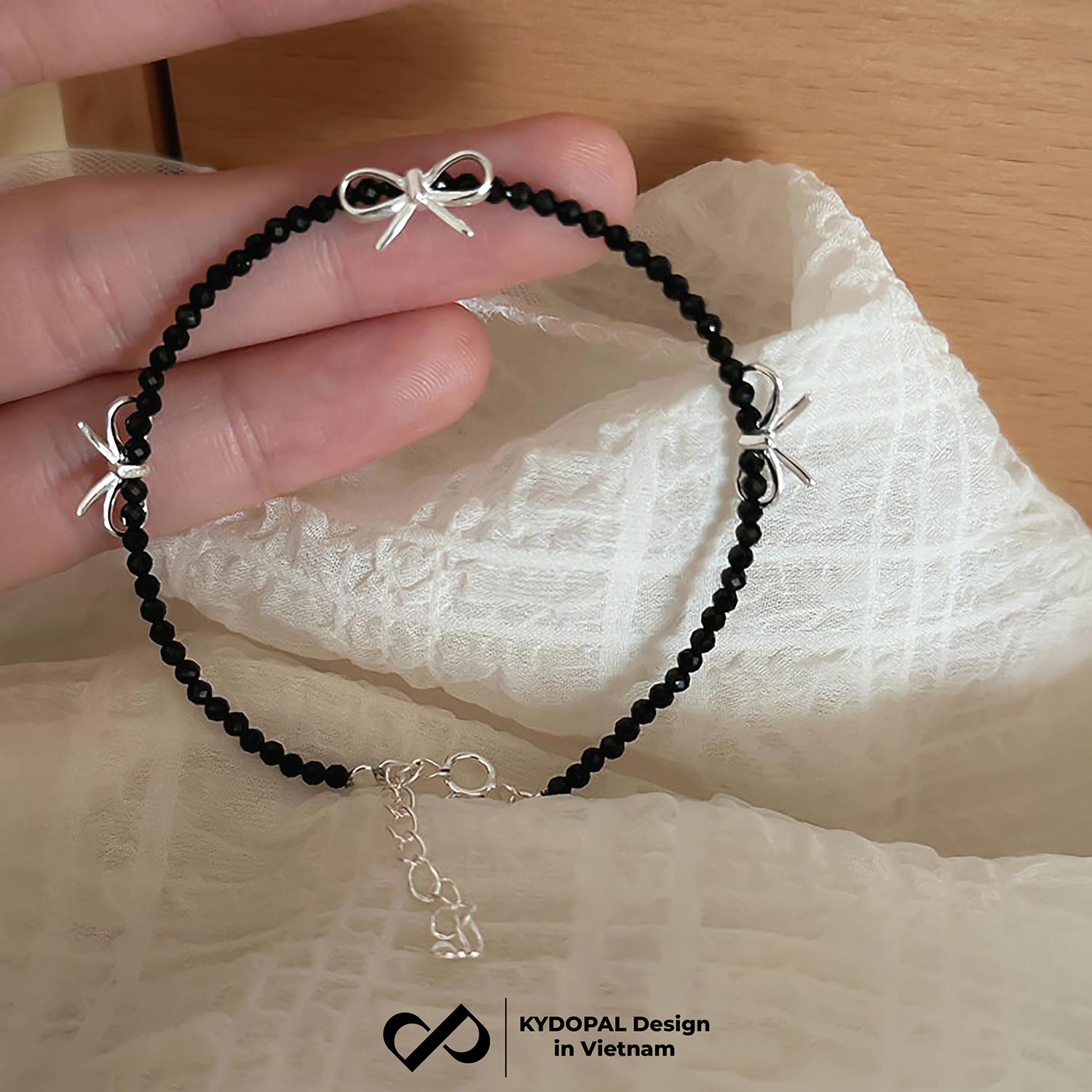 Lắc tay bạc nữ KYDOPAL s925 vòng tay hạt đá đen mix charm nơ trơn xinh xắn, cá tính - PAL9C12L26