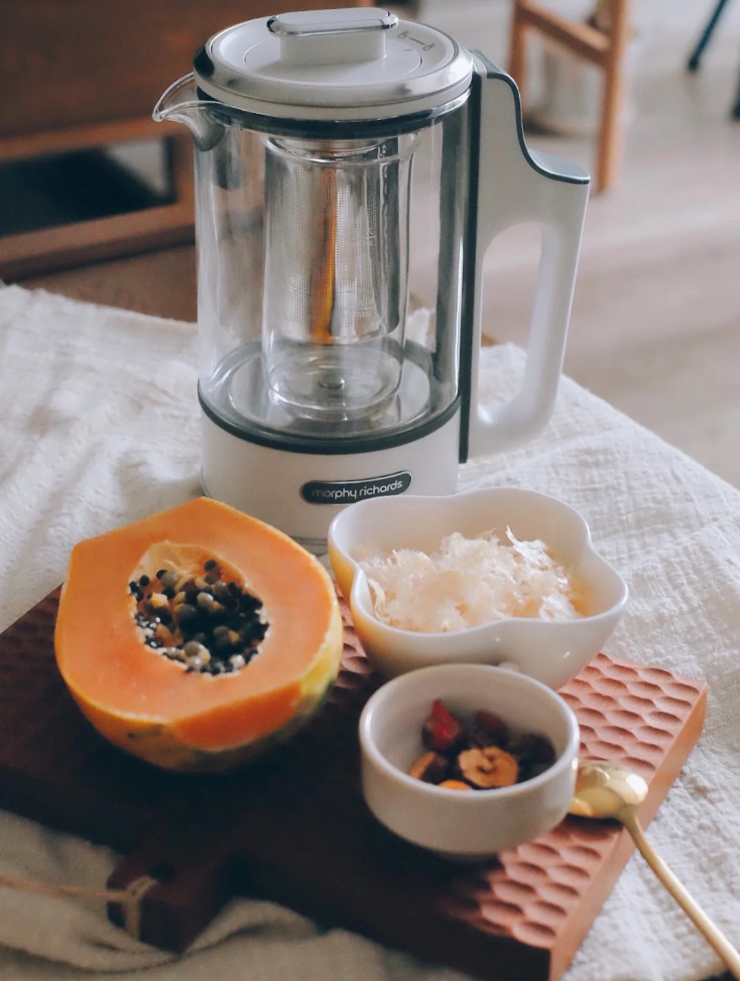 BÌNH TRÀ DƯỠNG SINH CÁ NHÂN MORPHY RICHARDS MR6086