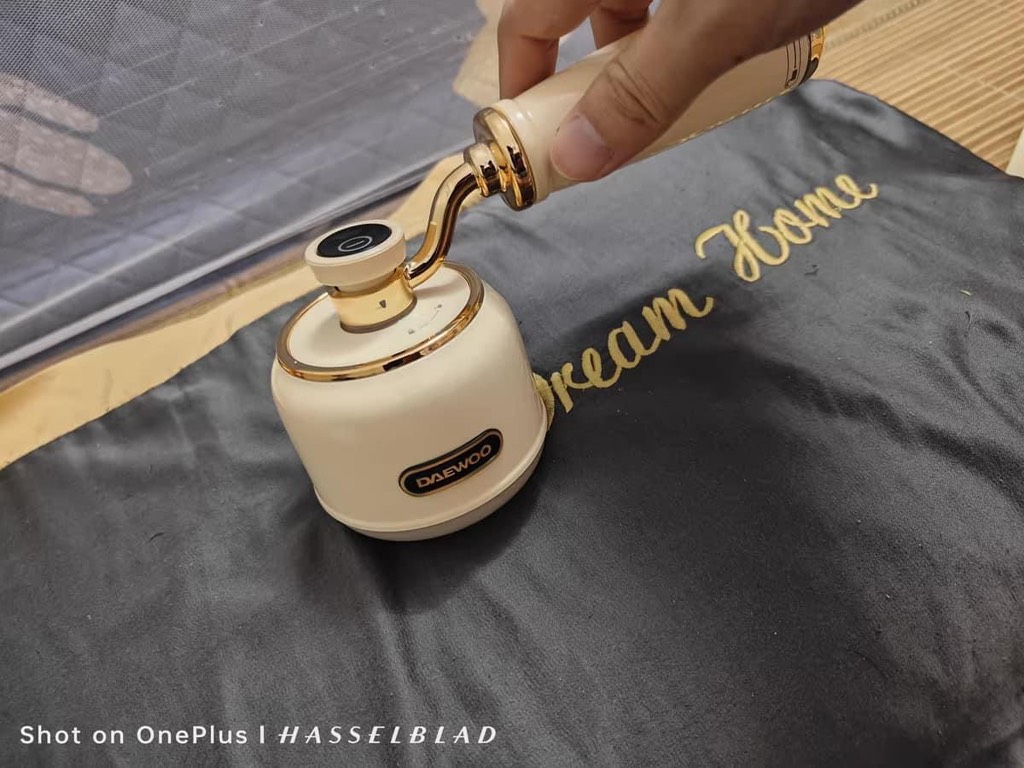 Máy xén bông kèm thanh lăn bụi Daewoo - Trắng kem