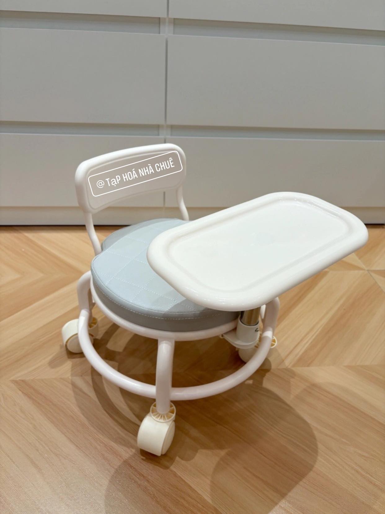 [Giá hủy diệt] [Ảnh thật] GHẾ MINI DI DỘNG CÓ TỰA CHỐNG ĐAU LƯNG NỆM DA CHỐNG NƯỚC BÁNH XE CHỐNG ỒN XOAY 360 ĐỘ