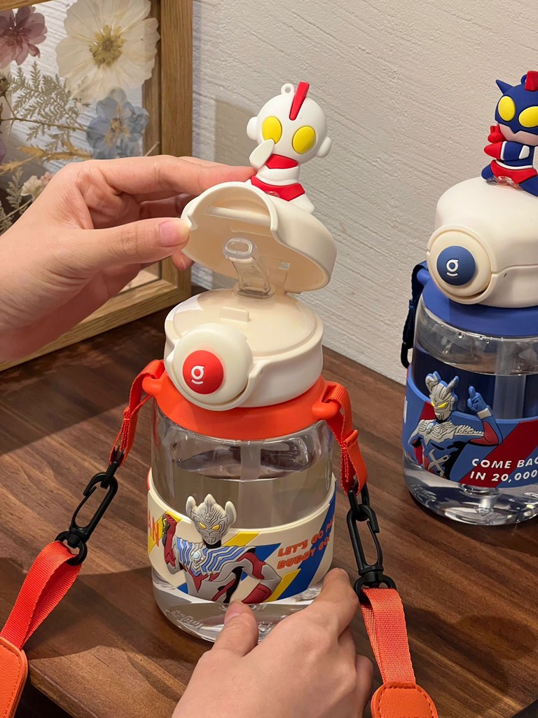 BÌNH NƯỚC ĐI HỌC BÌNH NƯỚC CHO BÉ BÌNH NƯỚC TRITAN ULTRAMAN