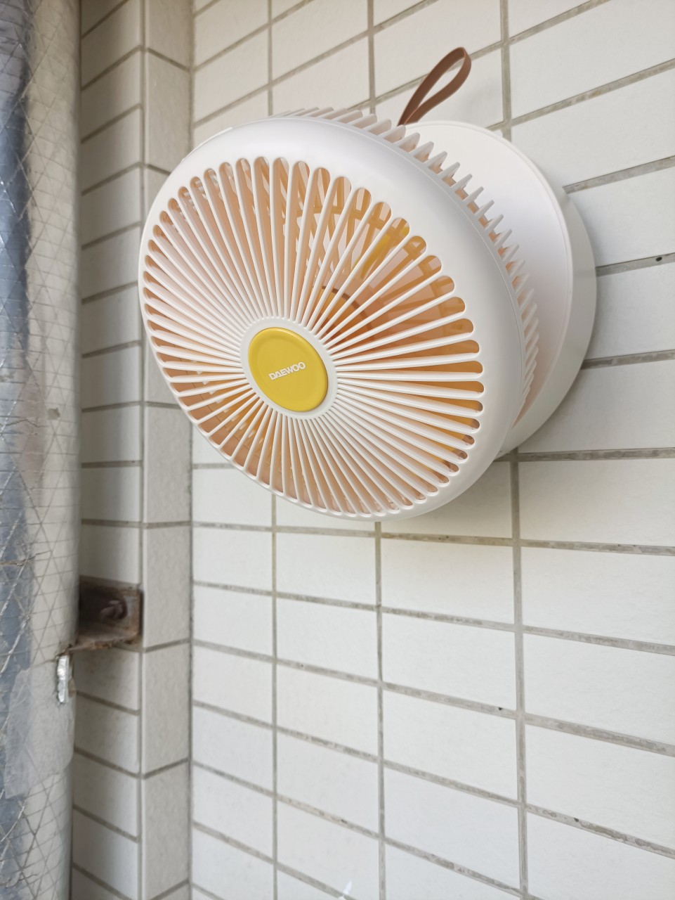 QUẠT MINI TÍCH ĐIỆN TREO TƯỜNG DAEWOO