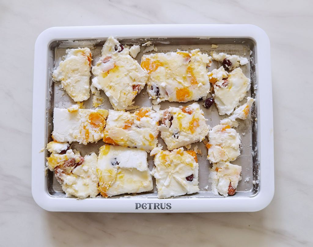 KHAY BĂNG KEM CUỐN PETRUS