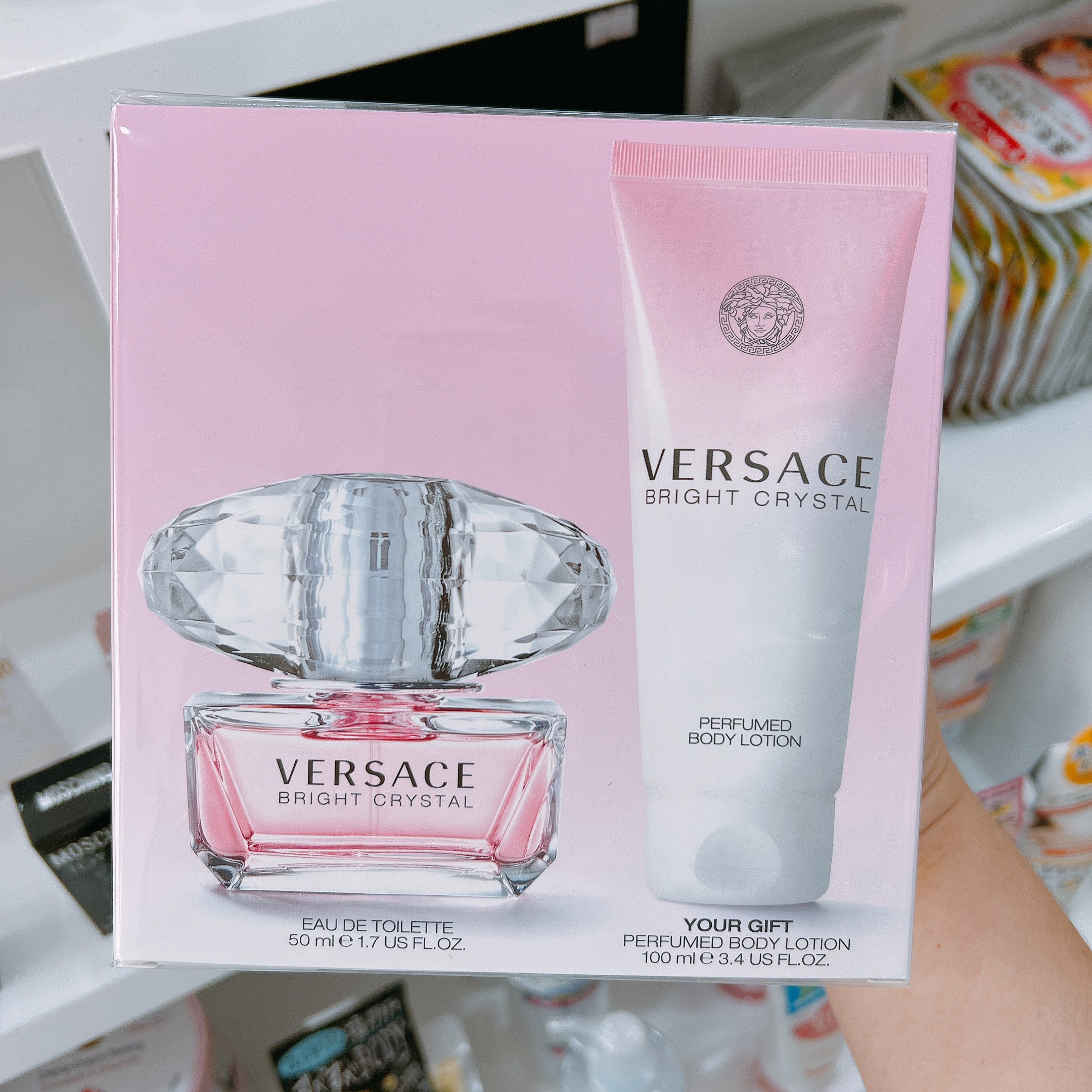 Set Nước Hoa Nữ Versace Bright Crystal EDT (50ml + Body Lotion 100ml)