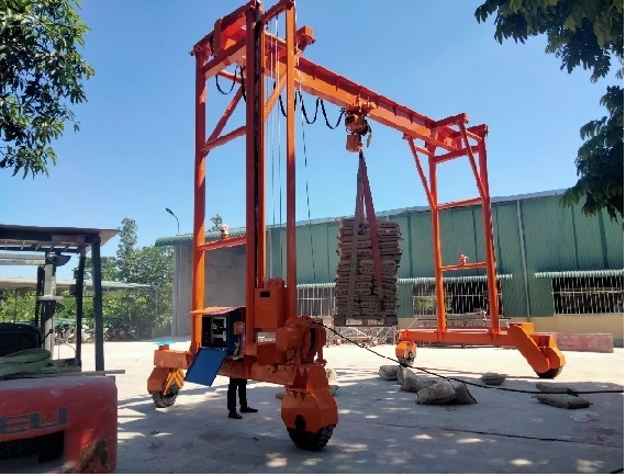 Cổng trục bánh lốp 1 Tấn: Giải pháp hiện đại cho Công nghiệp Việt Nam.